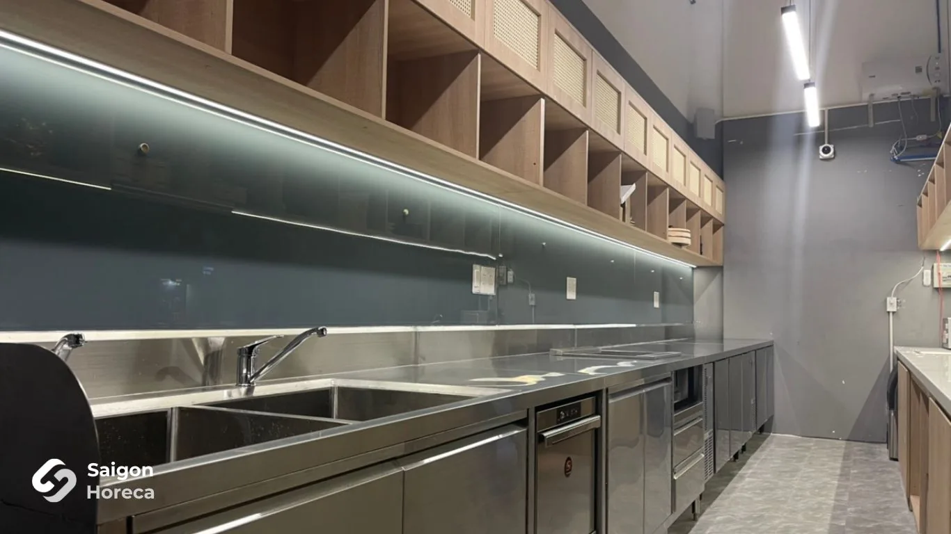 Hệ thống thiết bị tủ đông Hoshizaki và bàn inox cao cấp tại Heiwa Sushi - Saigon Horeca