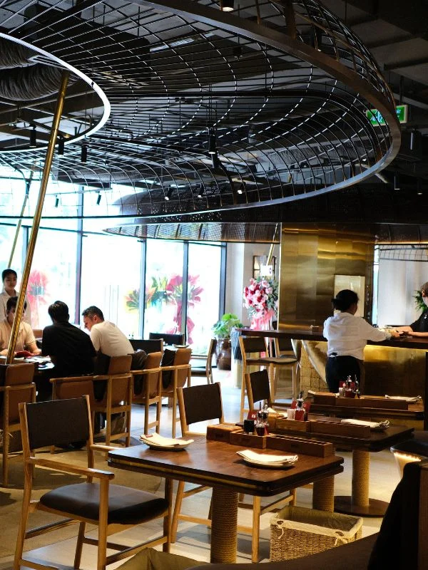 Không gian quầy bar ánh đồng inox copper The Cheezy Time - Saigon Horeca